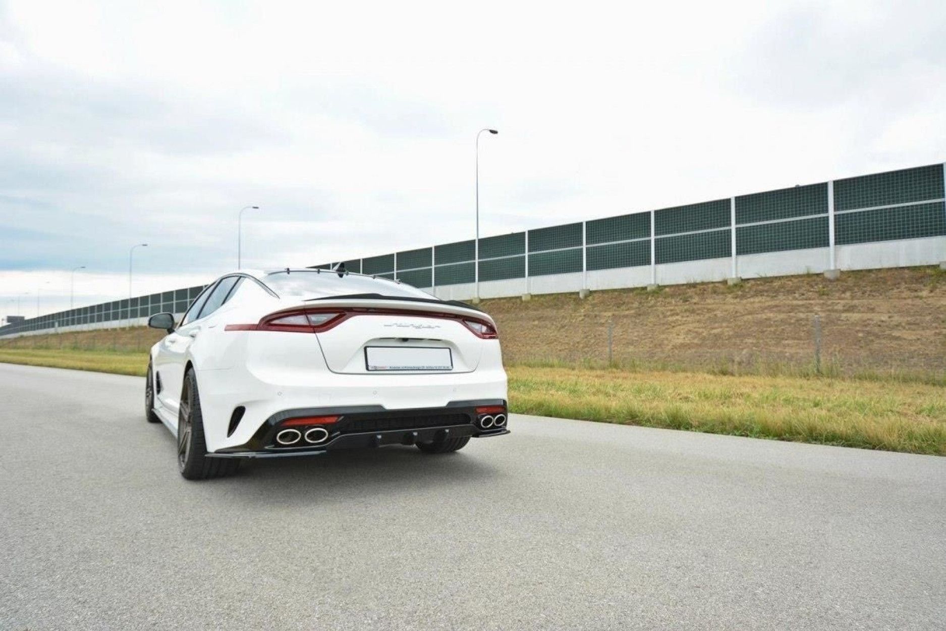 Maxton Design ABS Diffusor für Kia Stinger MK1 GT schwarz hochglanz (3) 