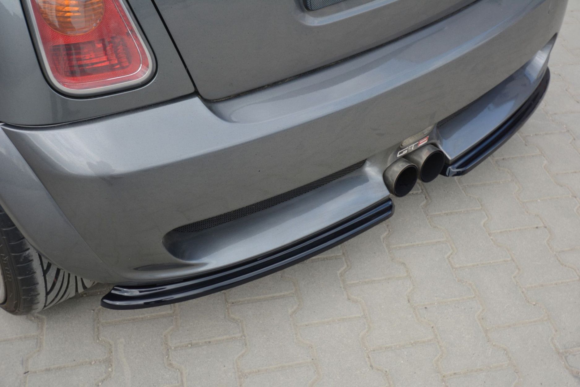 Maxton Design ABS Diffusor Seiten Eerwiterungen Flaps für Mini Cooper R53 S|JCW schwarz hochglanz (3) 