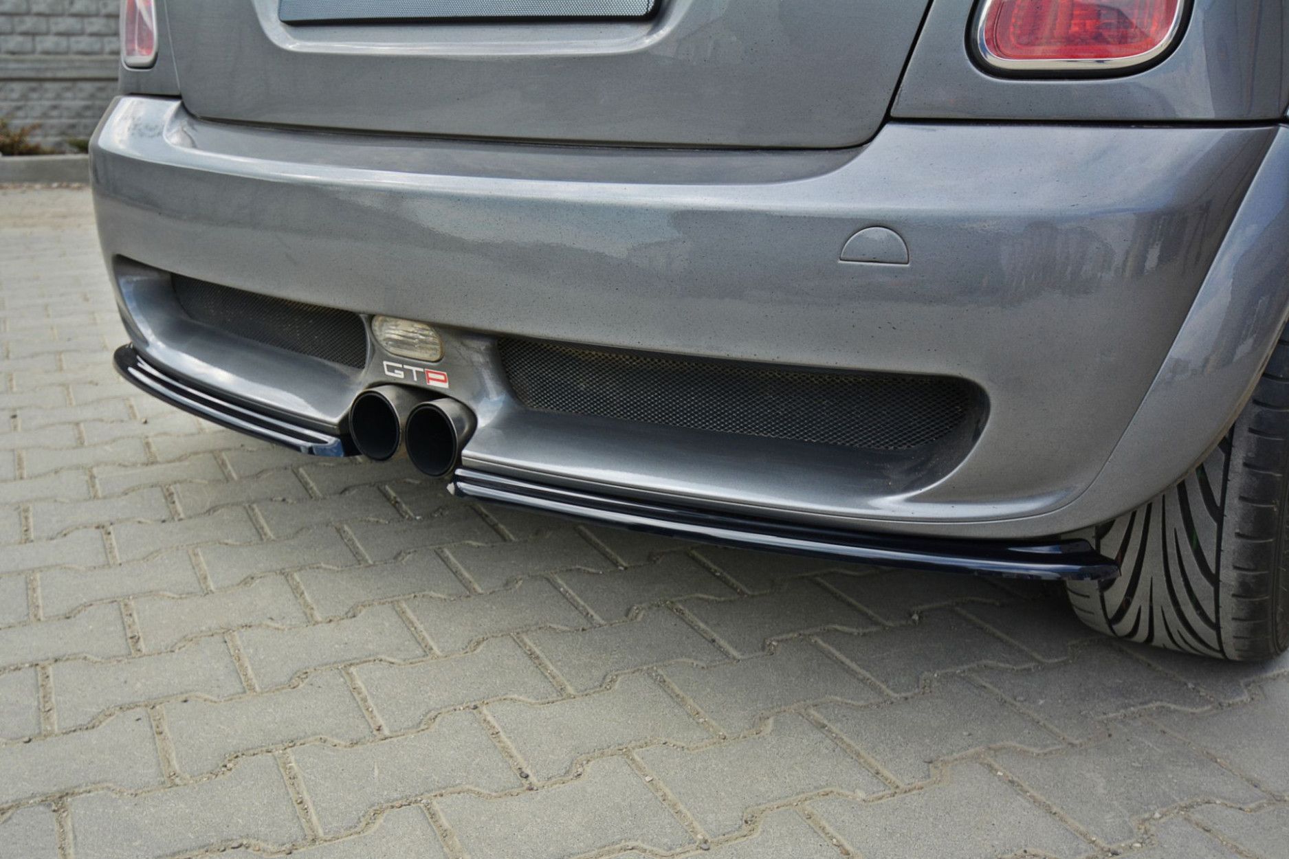 Maxton Design ABS Diffusor Seiten Eerwiterungen Flaps für Mini Cooper R53 S|JCW schwarz hochglanz (4) 