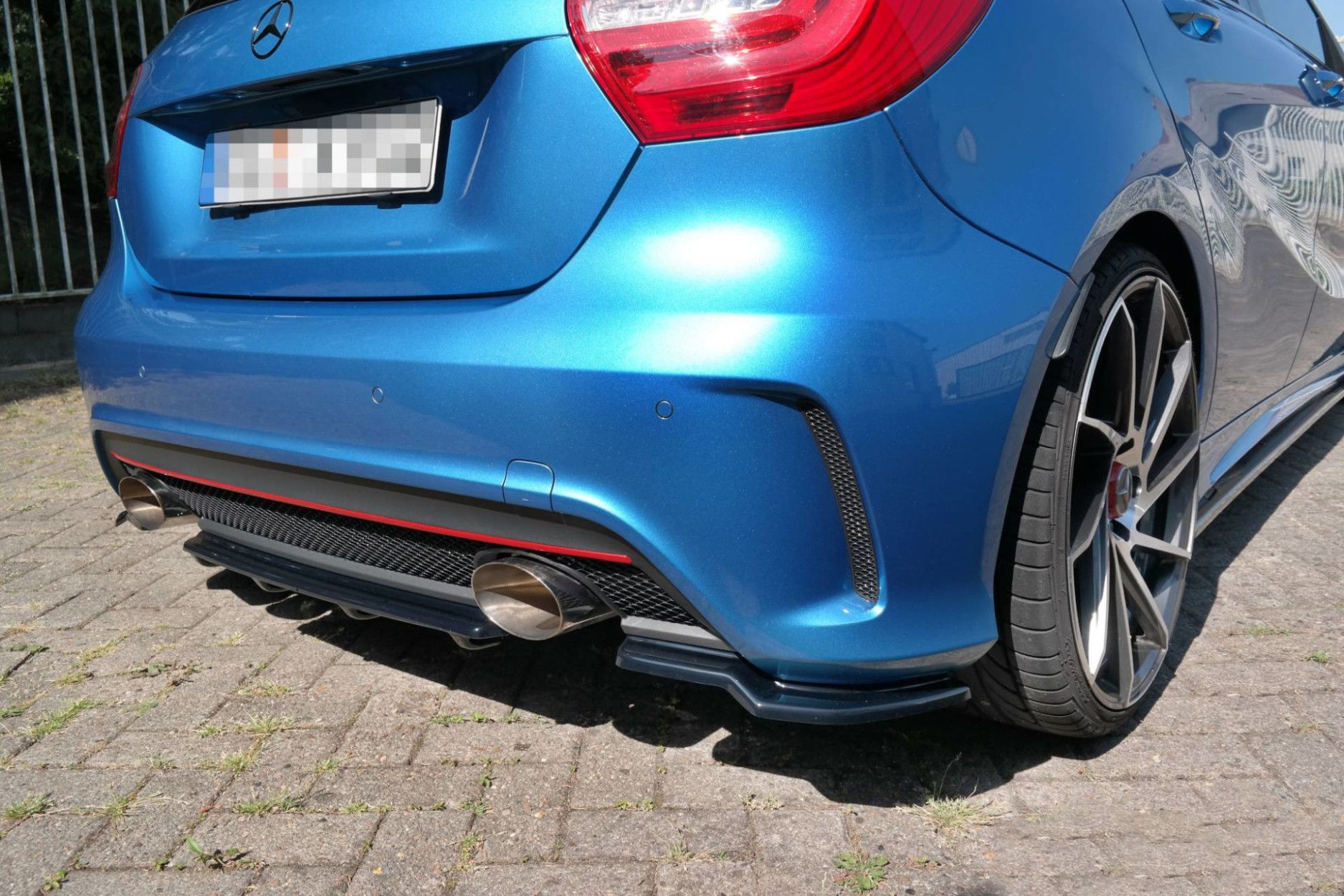 Maxton Design ABS Diffusor Seiten Eerwiterungen Flaps für Mercedes Benz A-Klasse W176 AMG AMG Paket Vorfacelift schwarz hochglanz (3) 
