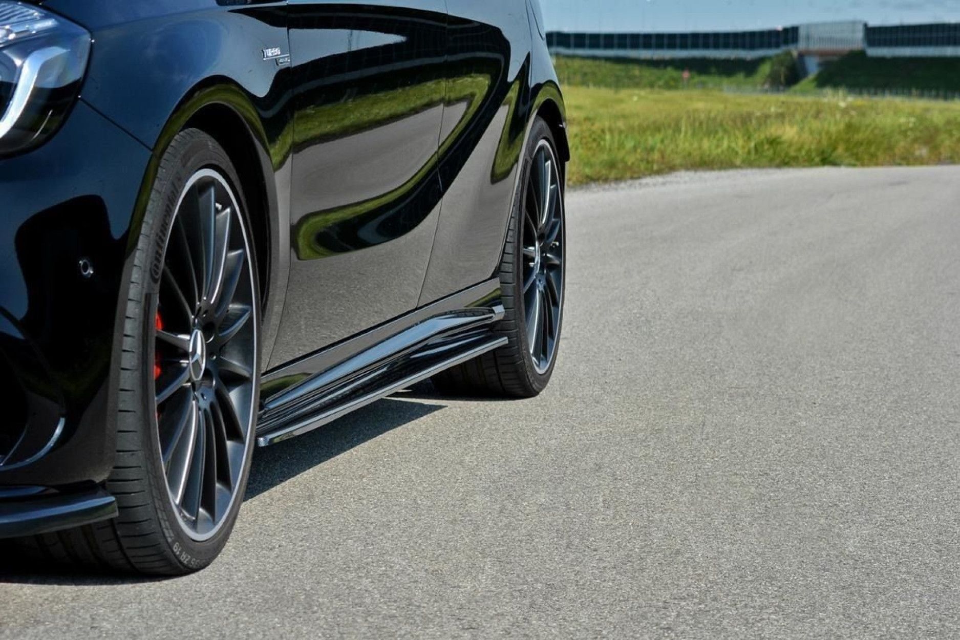 Maxton Design ABS Seitenschweller für Mercedes Benz CLA-Klasse C117 AMG AMG Paket Facelift schwarz hochglanz (2) 
