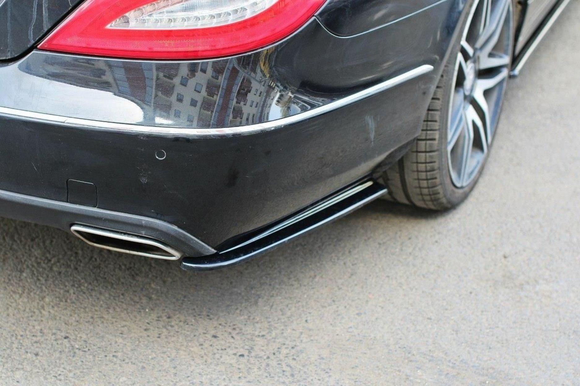 Maxton Design ABS Diffusor Seiten Eerwiterungen Flaps für Mercedes Benz CLS-Klasse W218 AMG schwarz hochglanz (2) 