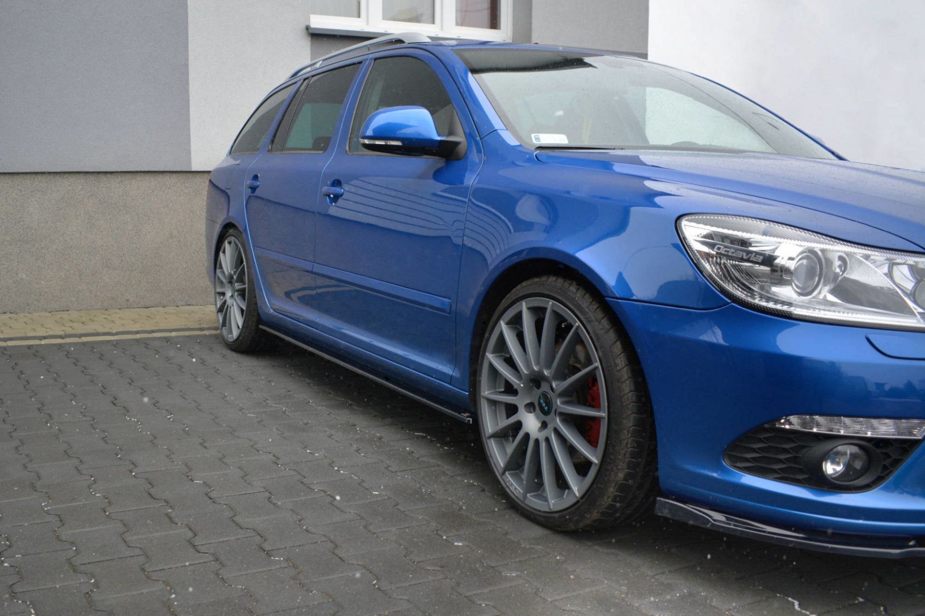 Maxton Design ABS Seitenschweller RS Style für Skoda Octavia Mk2 RS Facelift schwarz hochglanz (4) 