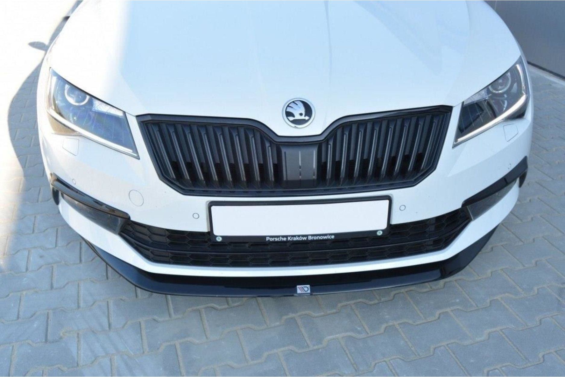 Maxton Design ABS Frontlippe V.1 für Skoda Superb MK3 schwarz hochglanz (3) 