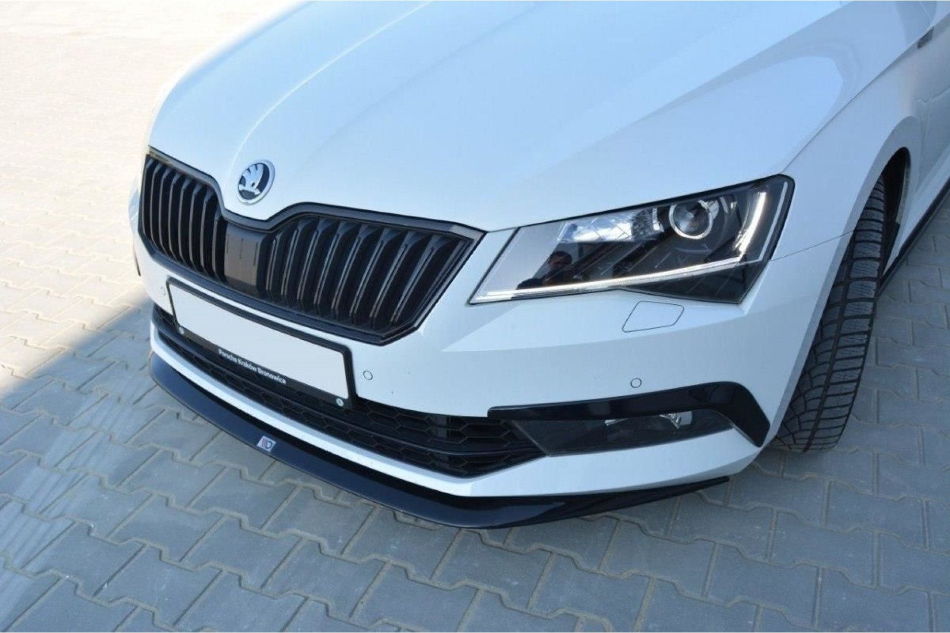 Maxton Design ABS Frontlippe V.1 für Skoda Superb MK3 schwarz hochglanz (4) 
