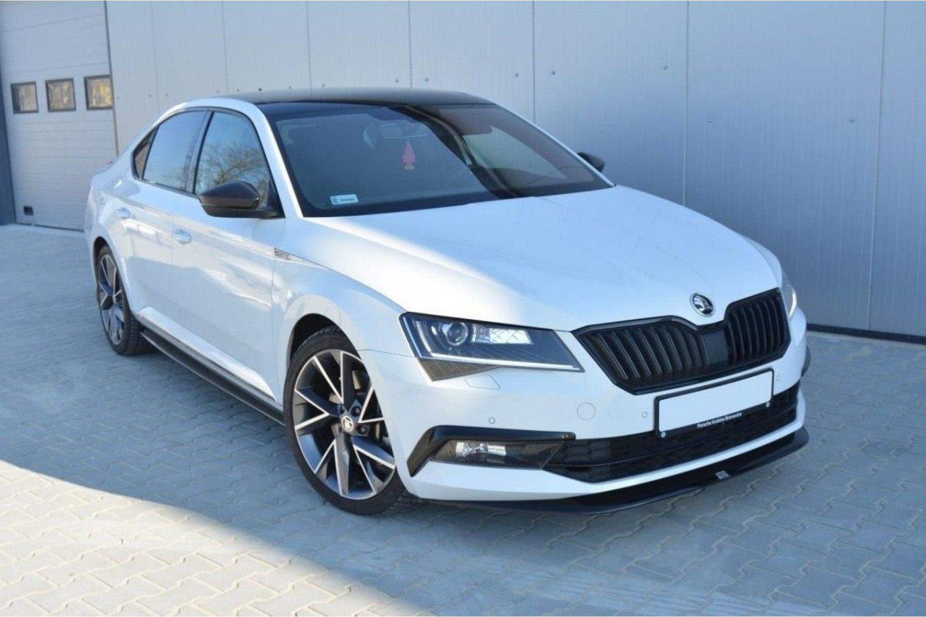 Maxton Design ABS Nebelleuchten Abdeckung für Skoda Superb MK3 schwarz hochglanz (6) 