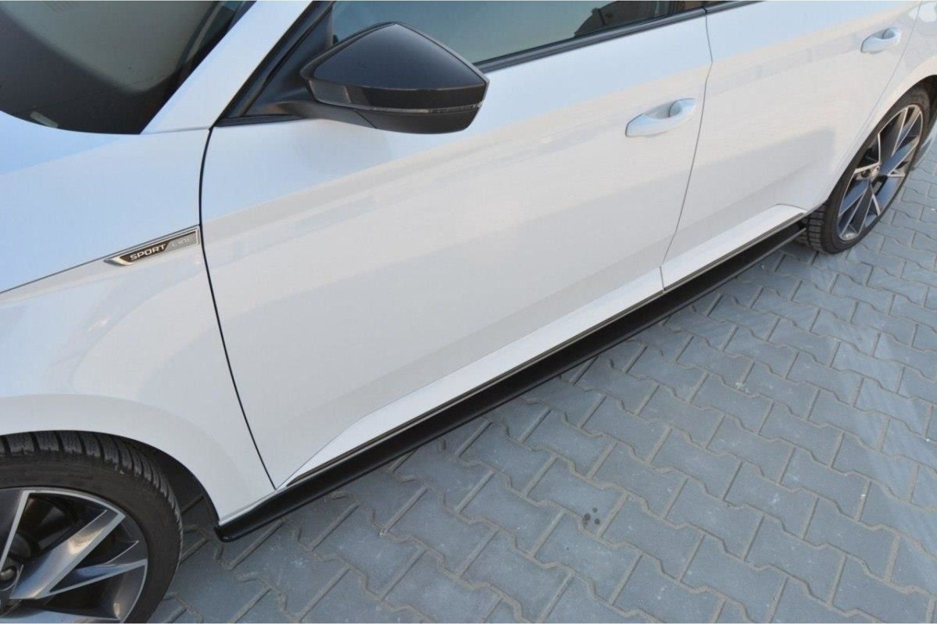 Maxton Design ABS Seitenschweller für Skoda Superb MK3 schwarz hochglanz (3) 