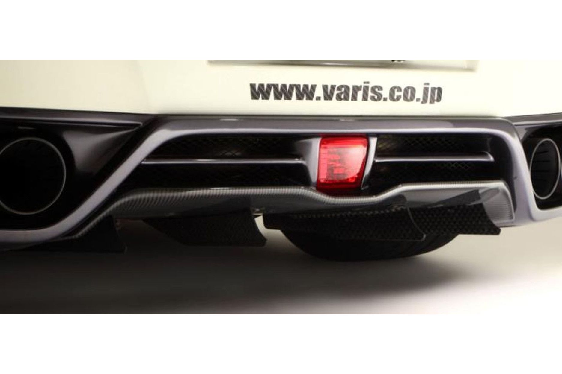 Varis 4-Fin supplement for Nissan R35 GT-R (carbon)