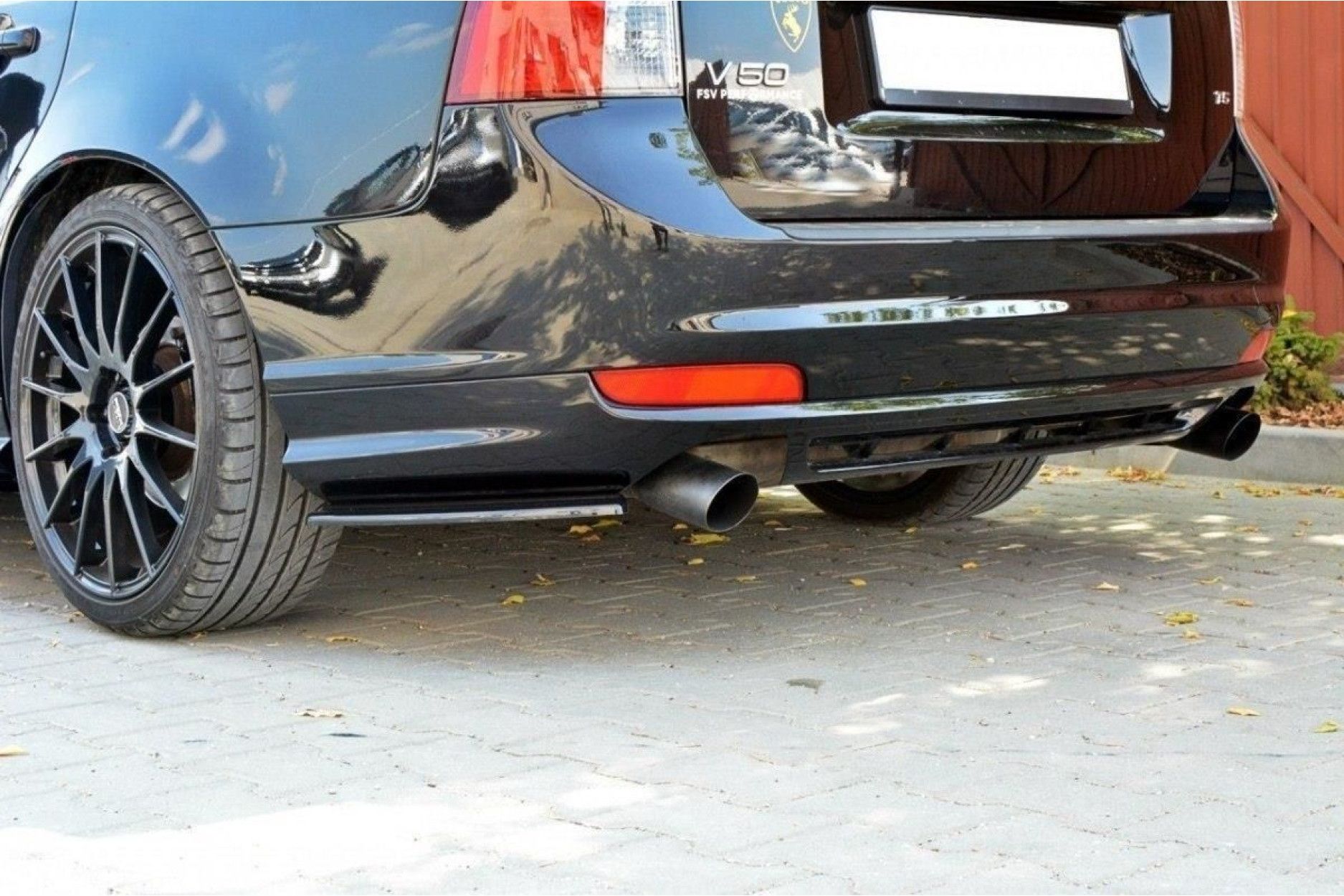 Maxton Design ABS Diffusor Seiten Eerwiterungen Flaps für Volvo V50 schwarz hochglanz (3) 