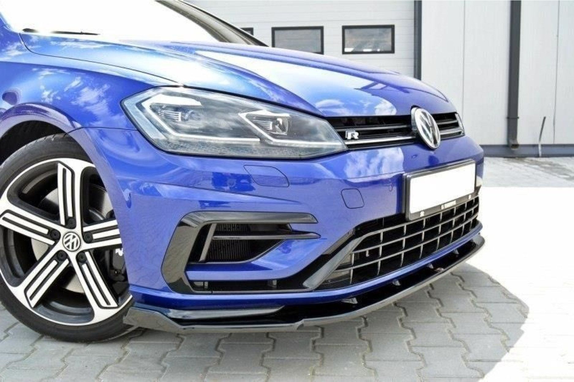 Maxton Design ABS Frontlippe V.1 für Volkswagen Golf Mk7 R Facelift schwarz hochglanz (2) 
