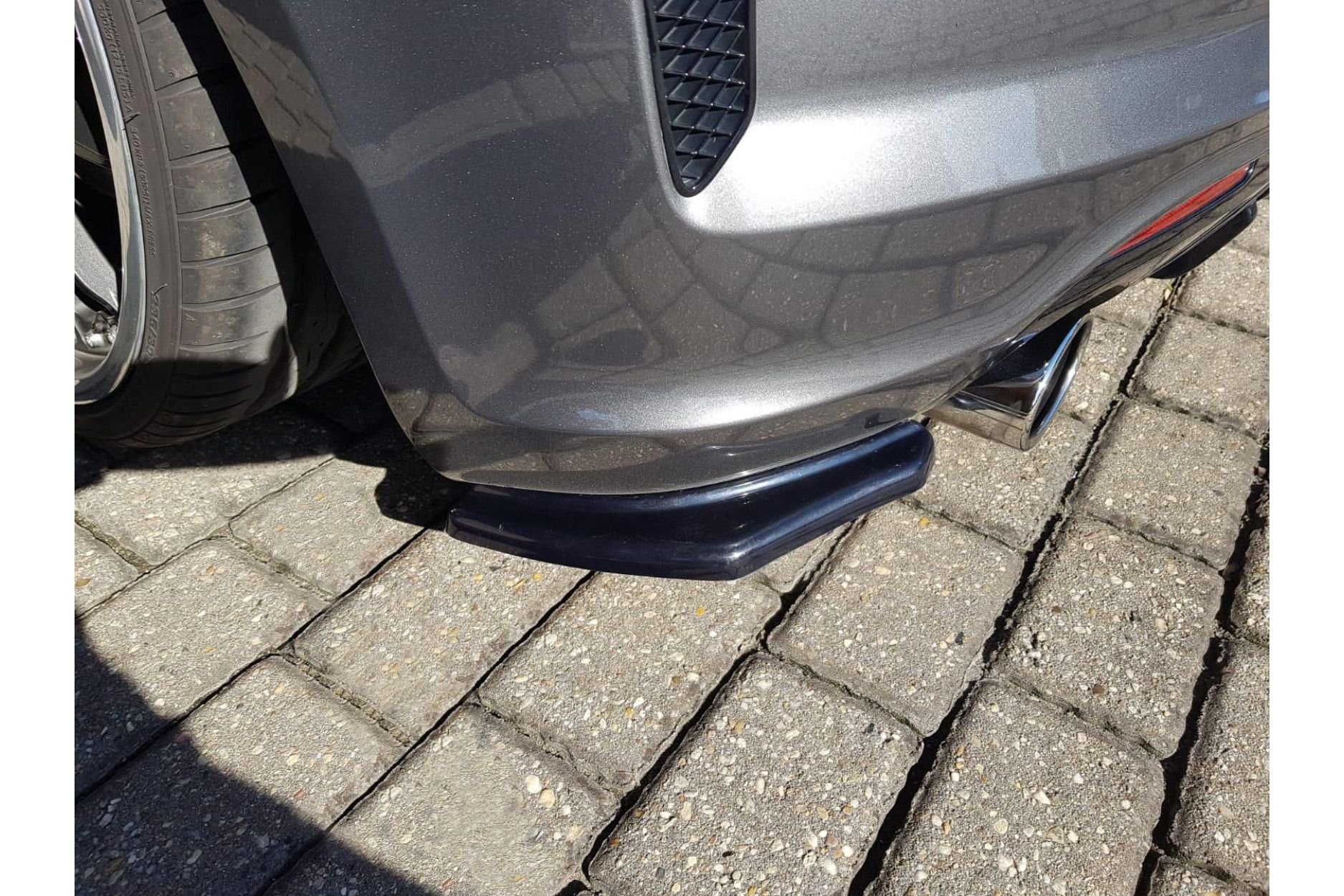 Maxton Design ABS Diffusor Seiten Eerwiterungen Flaps für Volkswagen Scirocco MK3 R R-Line Facelift schwarz hochglanz (2) 