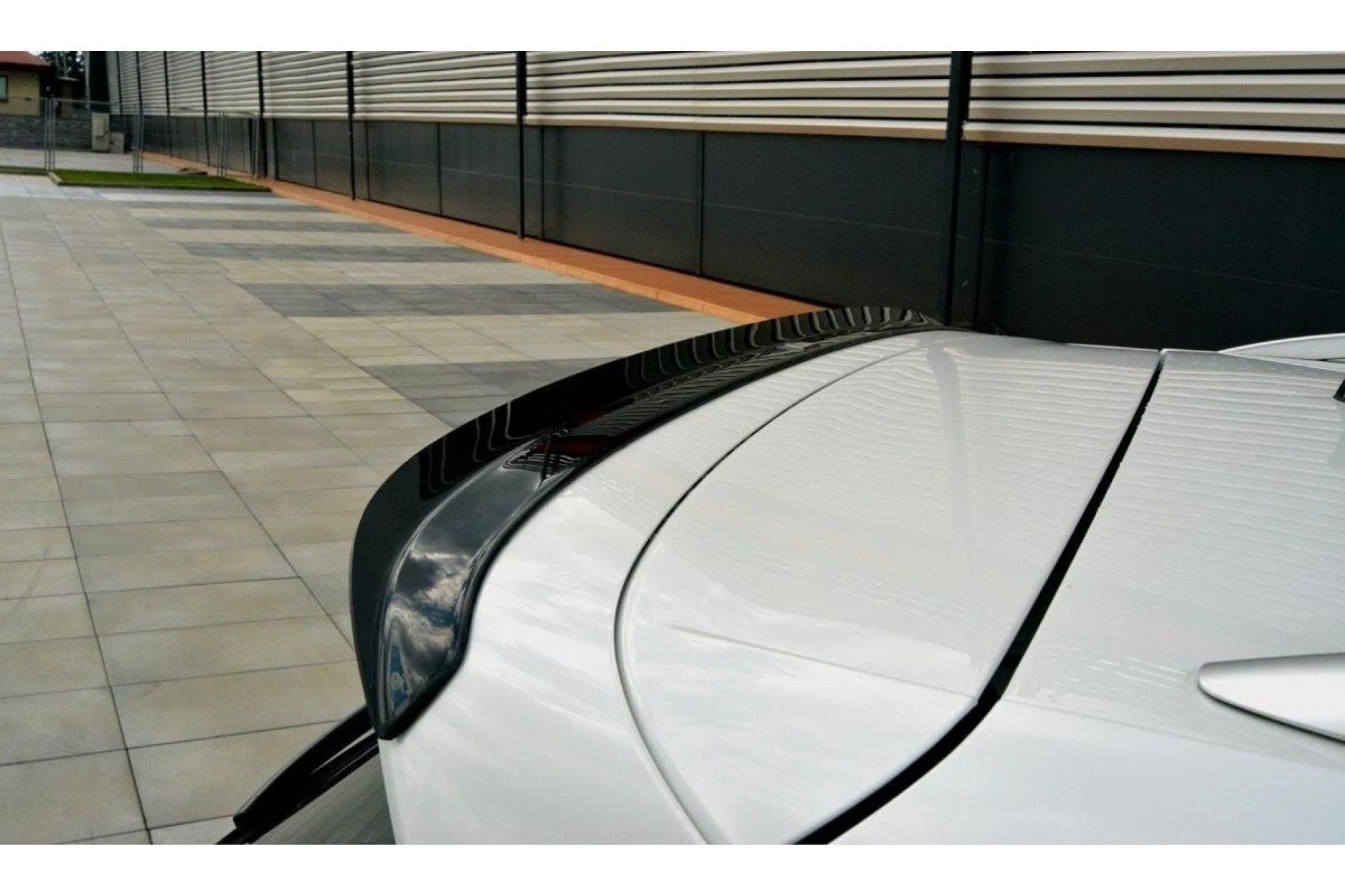 Maxton Design ABS Spoiler Aufsatz für Volkswagen Tiguan Mk2 R-Line schwarz hochglanz (4) 